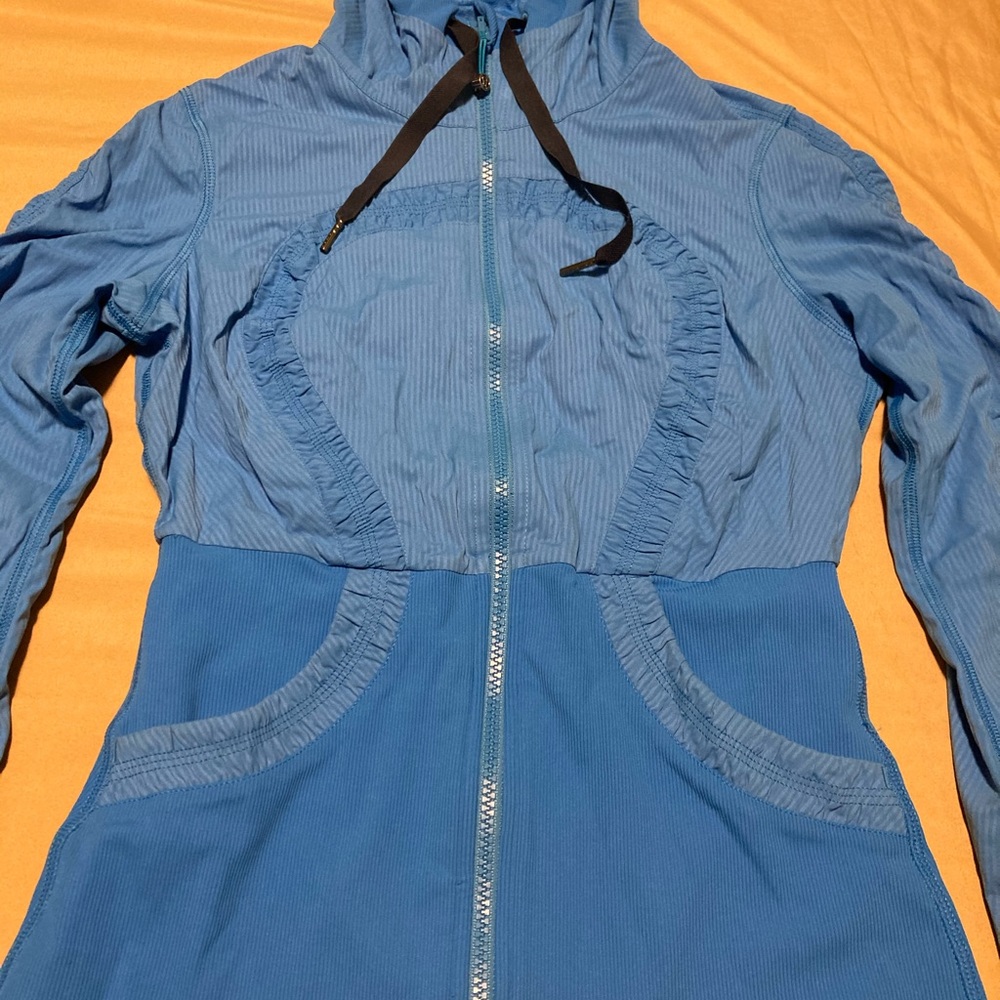 Lululemon jacket with hood & thumb holes